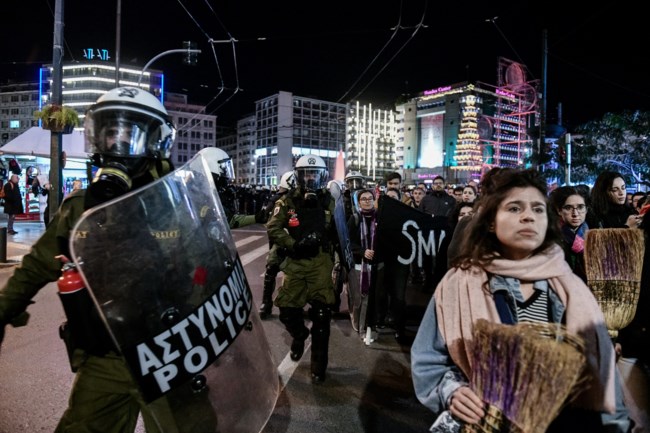 Συγκέντρωση στο κέντρο της Αθήνας για τη βία κατά των γυναικών [Εικόνες]