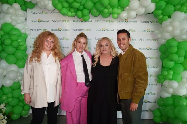 H CEO, Έφη Φωτοπούλου με την Φωτεινή Μαμάκου, Διευθύντρια Marketing, τoν ιδιοκτήτη του Refluence Agency και τη Φιλιώ Τσινόγλου