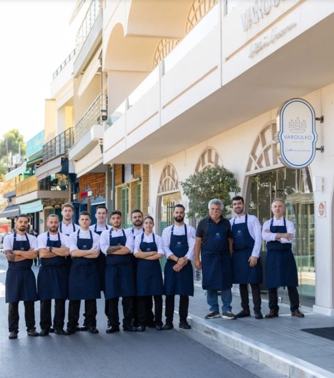28 εστιατόρια, ταβέρνες και μεζεδοπωλεία που τιμούν την ελληνική κουζίνα
