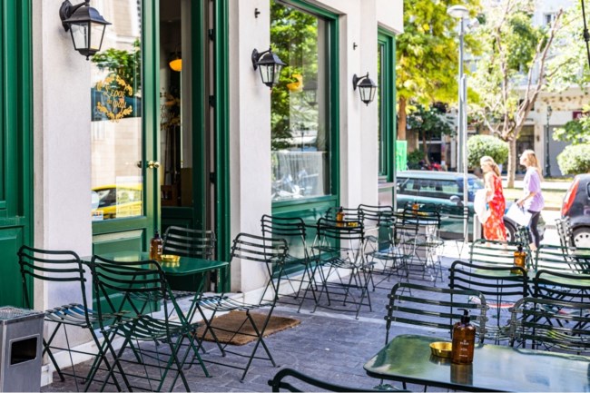 10 εστιατόρια στην Αθήνα που μυρίζουν ακόμη καλοκαίρι