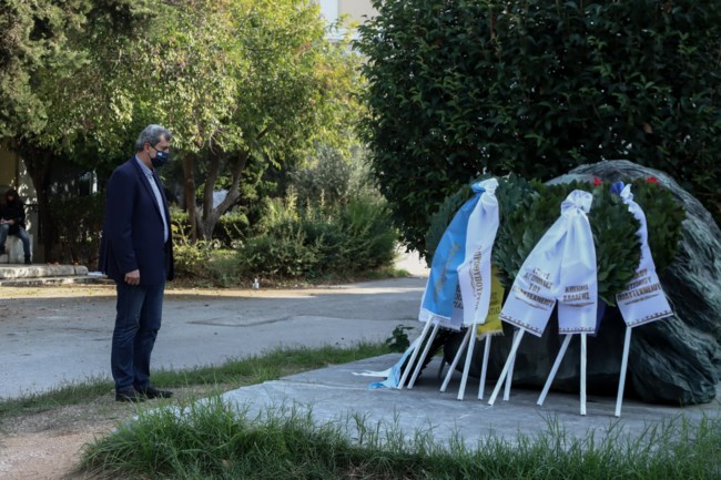 Νέο "αντάρτικο" Πολάκη: Πήγε μόνος του στο Πολυτεχνείο, ενώ ο ΣΥΡΙΖΑ ήταν στο Πάρκο Ελευθερίας [εικόνες]