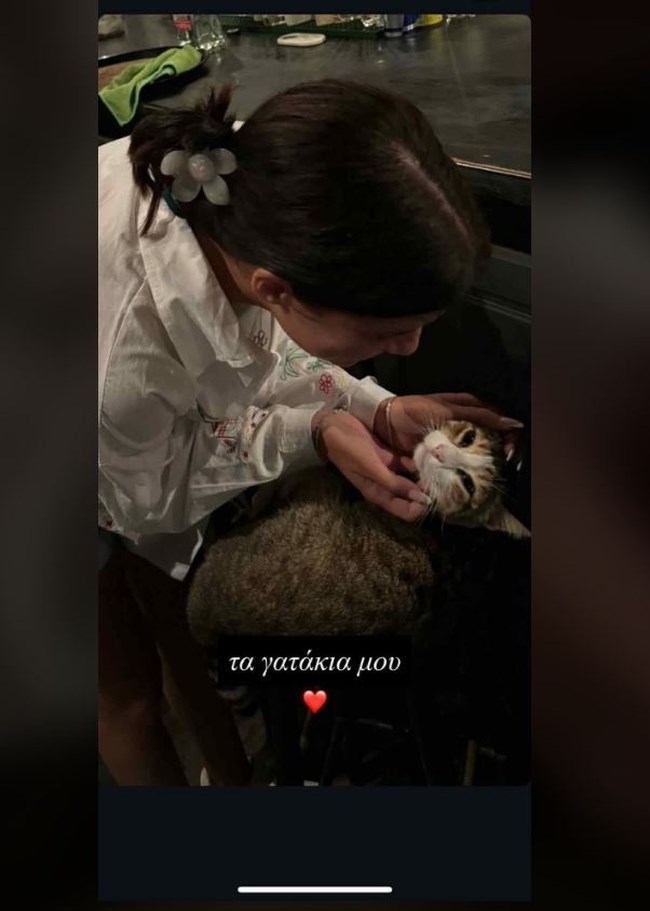 Η Νατάσα Παζαΐτη φωτογραφίζει την 22χρονη κόρη της Αλίκη στις διακοπές τους
