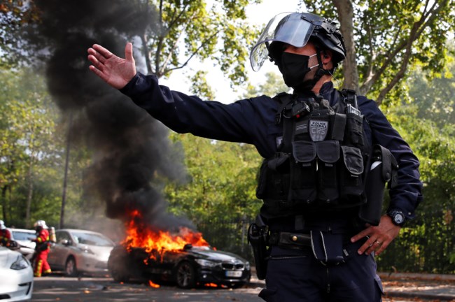 Γαλλία: Ξανά στους δρόμους τα "Κίτρινα Γιλέκα" - Διαδηλώσεις και συλλήψεις [εικόνες]