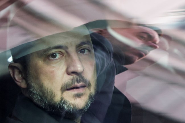 Politico: Το σκληρό δίλημμα Ζελένσκι - Να δεχθεί το σχέδιο Τραμπ ή να βασιστεί στους Ευρωπαίους συμμάχους