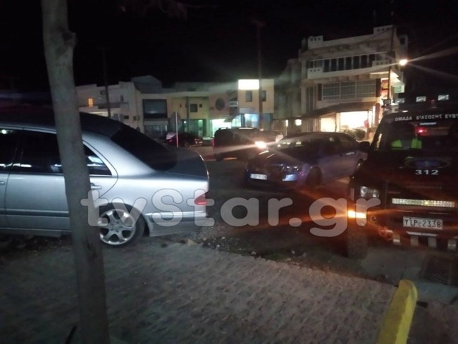Αυτοκίνητα συγκρούστηκαν και έπεσαν επάνω σε τέσσερα παιδιά (φωτογραφίες)