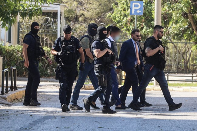 Ν. Ψυχικό: Εντοπίστηκε κρύπτη στο σπίτι του 44χρονου - Λαλίστατη η σύντροφός του - "Εγώ του τα έλεγα..." [βίντεο]