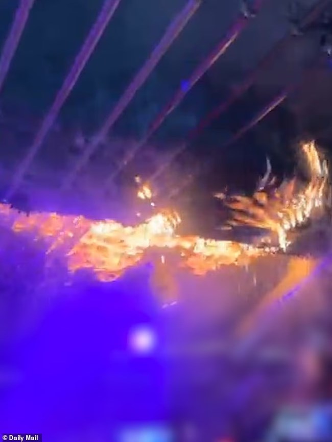 Ελβετία: Βίντεο σοκ από το μπαρ στο Κραν Μοντανά - Η στιγμή που ξεκινά η φωτιά αλλά όλοι συνεχίζουν να διασκεδάζουν