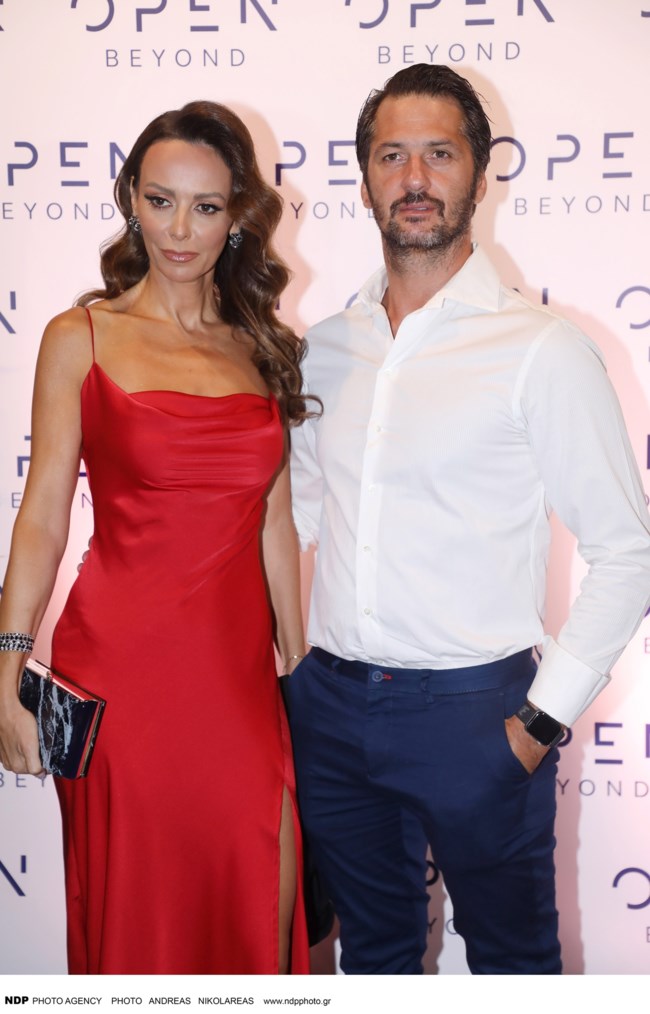 Μπέττυ Μαγγίρα: Το κομψό total H&M office look που συνδύασε με λάθος μπότες - Η στιλιστική υπερβολή