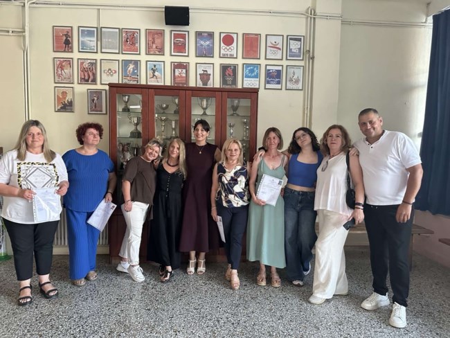 Τρίκαλα: Συγκίνηση για τη Μαρίνα Κοντοτόλη - Επέστρεψε στο Εσπερινό Λύκειο που πήγε σχολείο [εικόνες]