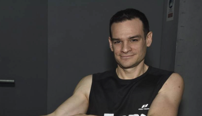 Ρεκόρ Γκίνες στα push ups από νεαρό Κρητικό - Εκανε 64 μέσα σε ένα λεπτό [βίντεο]