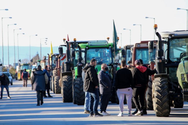 Στους δρόμους τα τρακτέρ: Συμβολικός αποκλεισμός στον κόμβο της Νίκαιας σήμερα - Κινητοποιήσεις και στη Θεσσαλονίκη