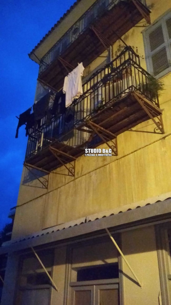 Κατέρρευσε ξύλινο μπαλκόνι στο Ναύπλιο - Τραυματίστηκε ηλικιωμένη που έπεσε από ύψος 10 μέτρων
