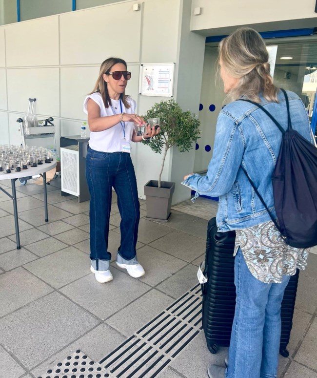 Η Θάσος υποδέχθηκε τους πρώτους Άγγλους τουρίστες της φετινής σεζόν