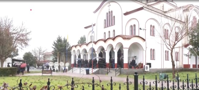 Βιολάντα: Θρήνος στην κηδεία της Σταυρούλας, μητέρας τριών παιδιών -  Ολο το χωριό της στο τελευταίο αντίο