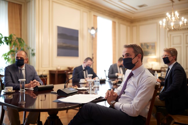 mitsotakis me maska