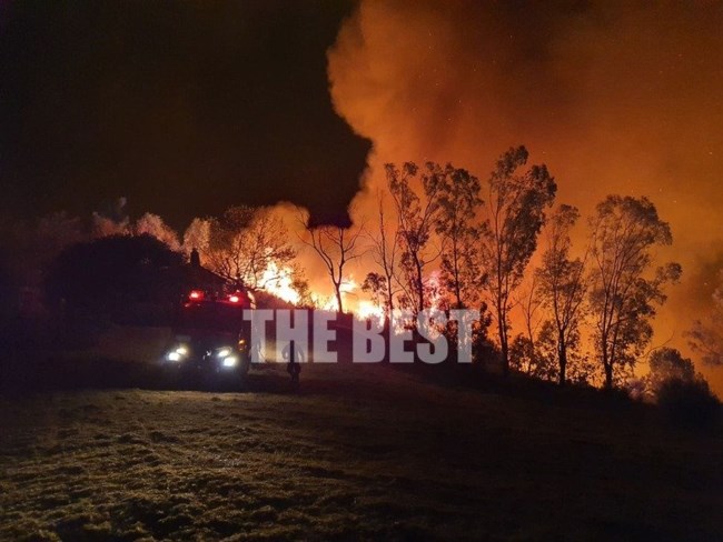 Μάχη με τις φλόγες σε μεγάλη φωτιά στην Πάτρα: Συναγερμός στην Πυροσβεστική [Εικόνες-Βίντεο]