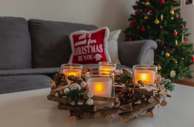 Christmas Styling: 3+1 τρόποι για να διακοσμήσεις το coffee table σου με στυλ στις γιορτές