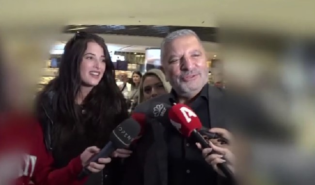 Γιώργος Πατούλης - Νάνσυ Κοίλου: Αγκαλιασμένοι στην Αθήνα μετά το ταξίδι του μέλιτος στην Πράγα