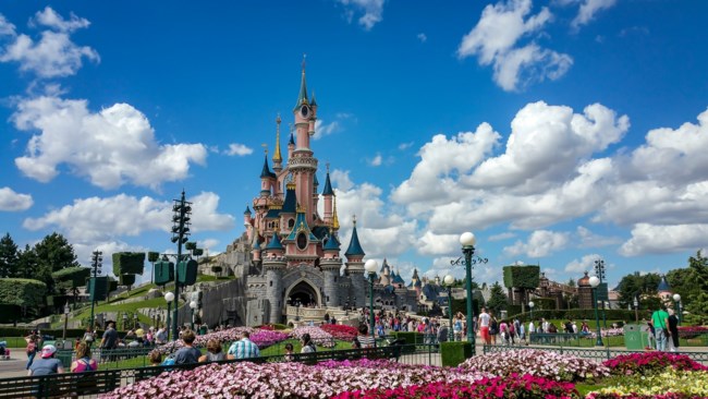 "Καμπανάκι" για την Disney: Χάνει 4,2 δισ. δολάρια από τα θεματικά πάρκα της στο Παρίσι