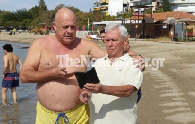 Αχιλλέας Μπέος: Για μπάνιο με τους συνεργάτες του ο δήμαρχος Βόλου - "Κολυμπήστε άφοβα" [εικόνες - βίντεο]