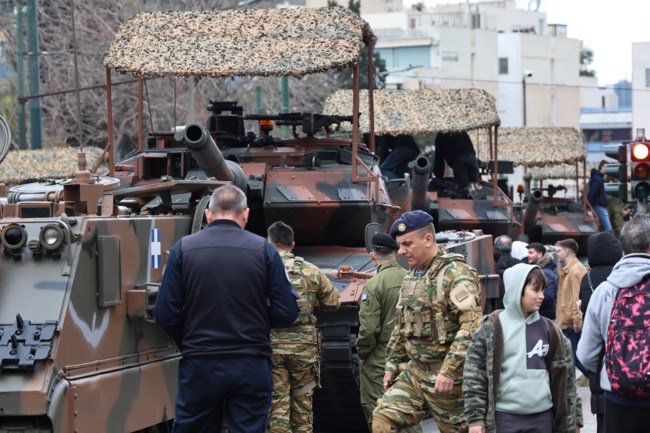 στρατιωτικη παρελαση προετοιμασια