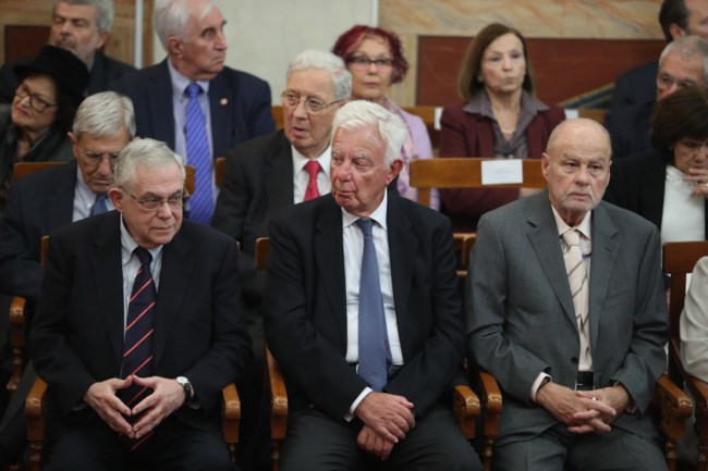 Το Πανεπιστήμιο Αθηνών τίμησε τον Γιάννη Στουρνάρα - Σημαντικές παρουσίες στην τελετή [εικόνες]