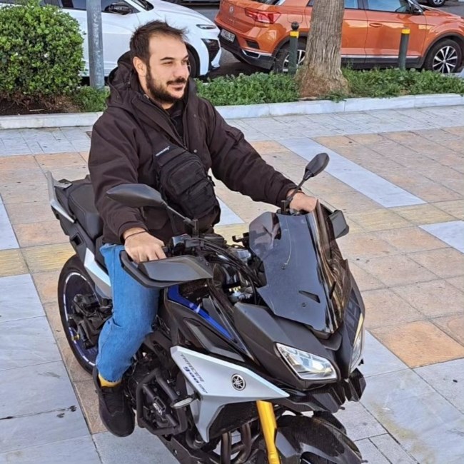 Πειραιάς: Αυτός είναι ο 31χρονος ειδικός φρουρός που σκοτώθηκε από την κατάρρευση κτιρίου - 7 προσαγωγές [εικόνες]