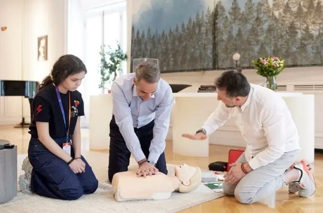 Ο Μητσοτάκης συναντήθηκε με τα παιδιά της "Kids Save Lives": Θα έχετε τη στήριξή μας
