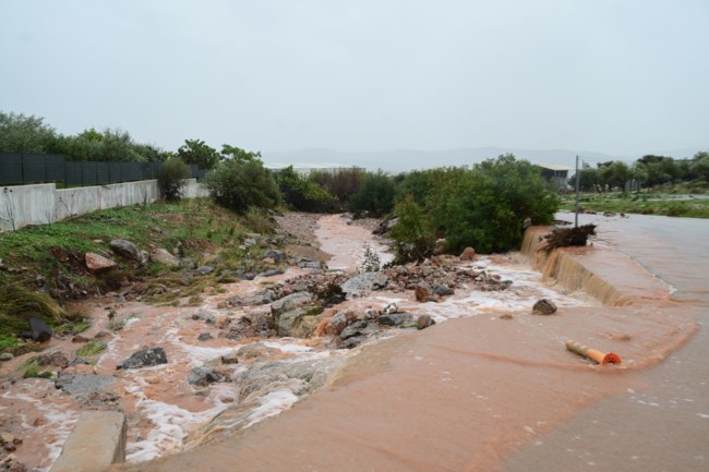 Κακοκαιρία Byron: Υπερχείλισαν Ενιπέας και Πηνειός - Ήχησε το 112 σε Υπέρεια και άλλα 4 χωριά