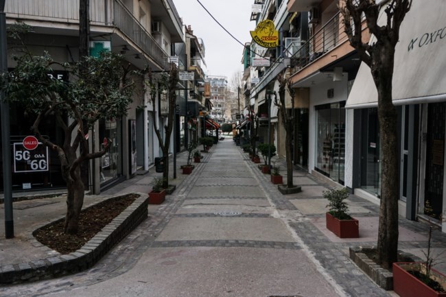 Lockdown: Ποιες περιοχές μπαίνουν στο "βαθύ κόκκινο" από σήμερα - Πού παρατείνονται τα μέτρα