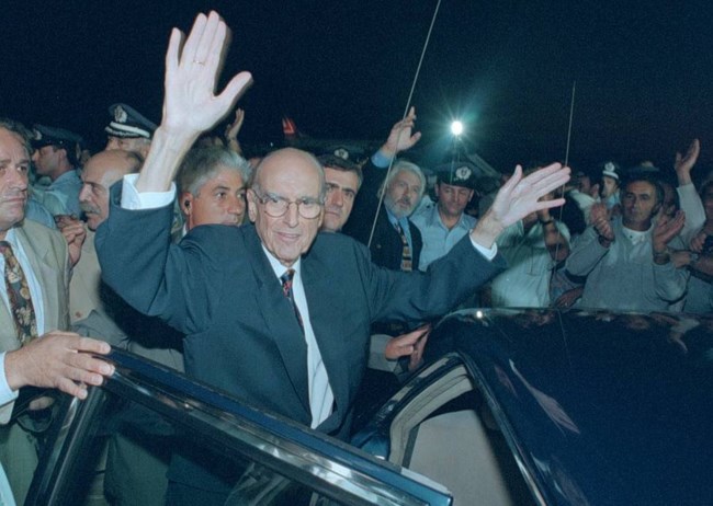 Φαναράς: Καραμανλής και Παπανδρέου, οι δύο προσωπικότητες που καθόρισαν με τις επιλογές τους τη Μεταπολίτευση