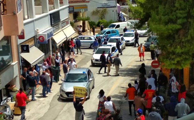 Πανικός στο Κρανίδι- Οι μετανάστες έσπασαν την καραντίνα και έκαναν πορεία στο Πόρτο Χέλι [Βίντεο]