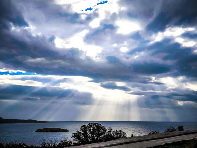 Ηλιόλουστο το Σαββατοκύριακο - Πότε αλλάζει ο καιρός με τσουχτερό κρύο που θα κατέβει από τα βόρεια