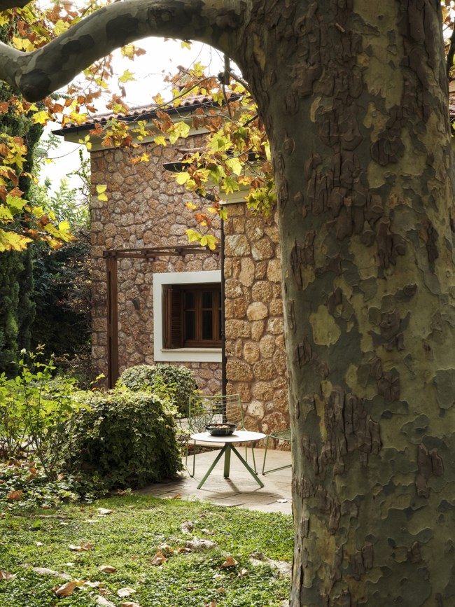 Η vintage κατοικία στα βόρεια προάστια με πίνακες γνωστών ζωγράφων - Ένα εκλεκτικό καταφύγιο μέσα στο πράσινο