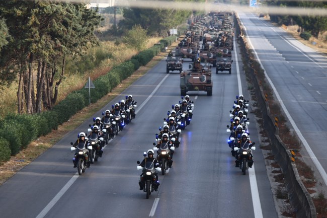 Στρατιωτική παρέλαση