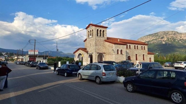 Μεσολόγγι: Θρήνος στο "τελευταίο αντίο" της 50χρονης που διαμελίστηκε από μηχανή κρέατος