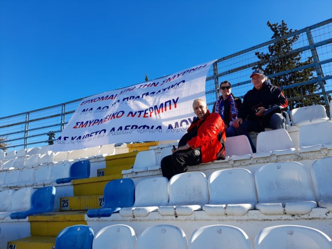 Ο "λεβαντίνος" οπαδός του Πανιωνίου που έρχεται από την Σμύρνη να παρακολουθήσει τους αγώνες- Το πανό στο ντέρμπι με τον Απόλλωνα