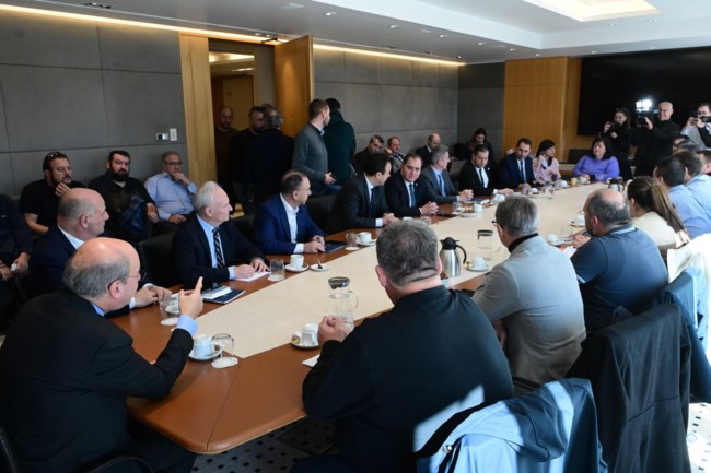 Αγρότες: Ολοκληρώθηκε η συνάντηση με Χατζηδάκη και Τσιάρα - "Θα μεταφέρουμε στα μπλόκα όσα μας είπαν"