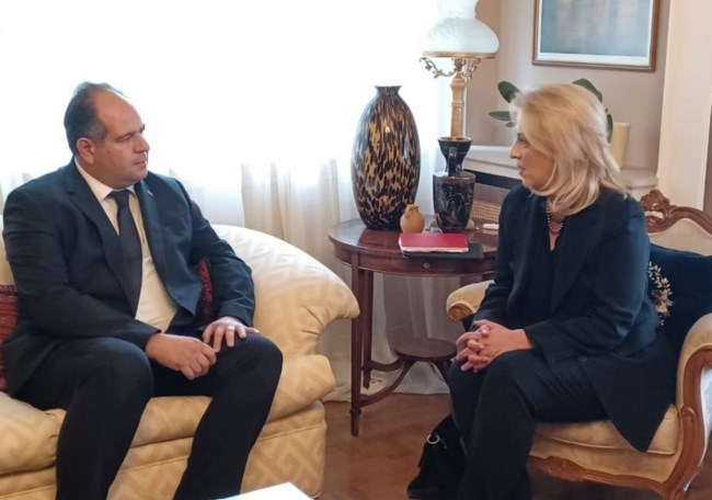Συναντήσεις με τον Ισραηλινό και τον Παλαιστίνιο πρέσβη στην Ελλάδα είχε η Ρένα Δούρου [εικόνες]