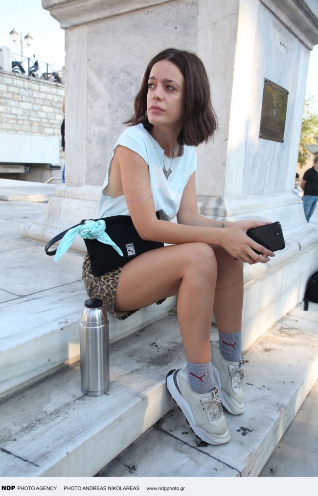 Σύνταγμα: Με Κασιδιάρη και Αναστασία Γιούσεφ η διαμαρτυρία για το κλείσιμο των νυχτερινών μαγαζιών [Εικόνες]