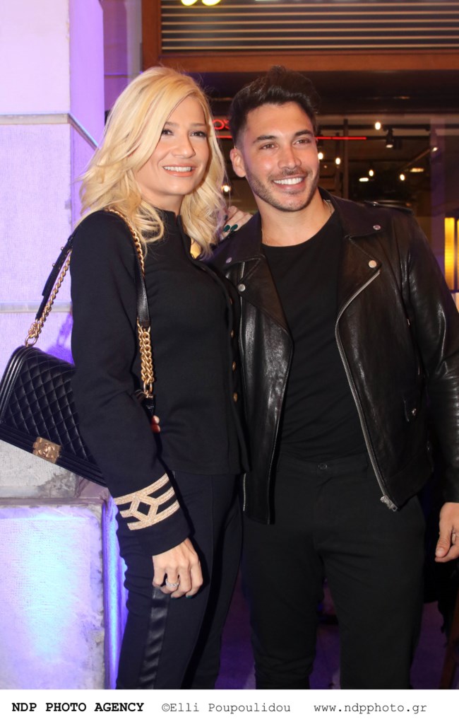 Φαίη Σκορδά: Η απίθανη εμφάνιση με militaire chic look σε βραδινή έξοδο