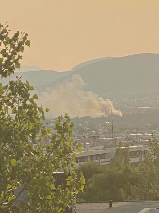 Φωτιά στις Αχαρνές κοντά στο αεροδρόμιο στο Τατόι - Συναγερμός στην Πυροσβεστική