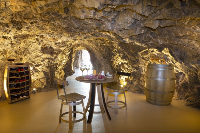 Zeus International Hotels & Resorts α