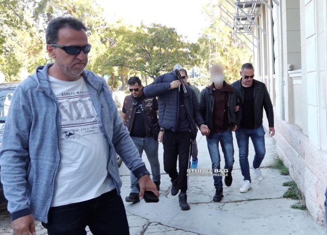 Σπείρα διακινούσε ναρκωτικά στην Αργολίδα: Στον Εισαγγελέα αστυνομικός, δικηγόρος, γιατρός και 3 ακόμη συλληφθέντες [Βίντεο]