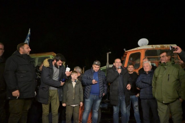 Ανυποχώρητοι οι αγρότες, 48ωροι αποκλεισμοί από αύριο - 18 μπλόκα ζητούν συνάντηση με Μητσοτάκη