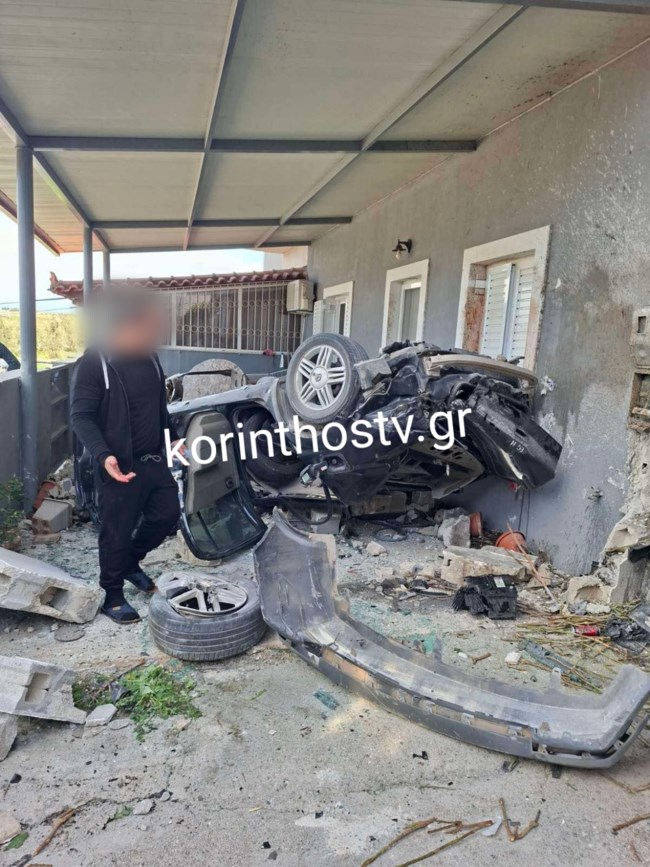 Τραγωδία στην Κόρινθο: Δύο νεκροί σε τροχαίο - Το αυτοκίνητο "καρφώθηκε" σε τοίχο και έγινε σμπαράλια