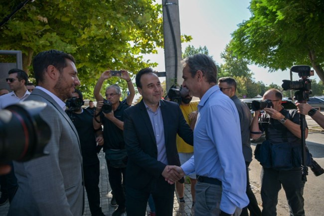 Ψηφιακός έλεγχος εγγράφου σε 5' αντί για 2 ώρες, μέσω τεχνητής νοημοσύνης - Ο Μητσοτάκης στο κτηματολόγιο Λάρισας