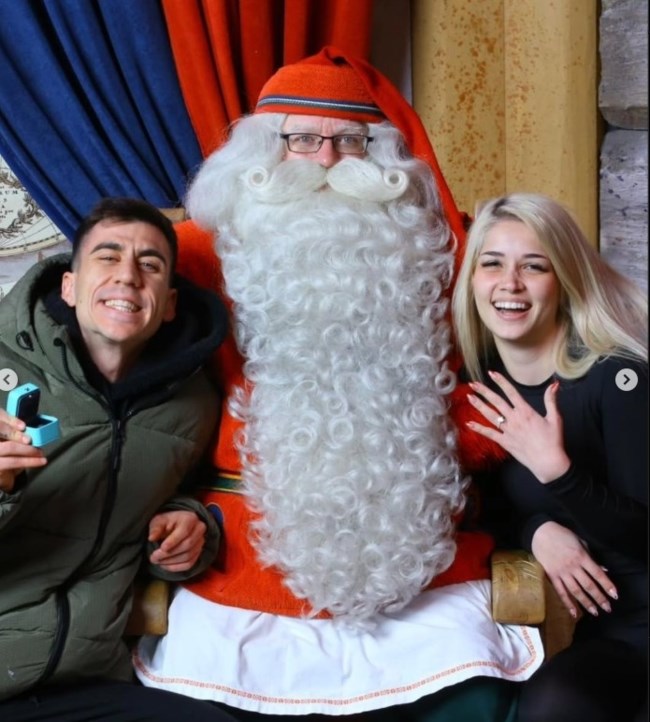 Παντρεύεται ο Κύπριος ευρωβουλευτής Φειδίας Παναγιώτου: Η πρόταση γάμου στην αγαπημένη του με μάρτυρα τον Άγιο Βασίλη