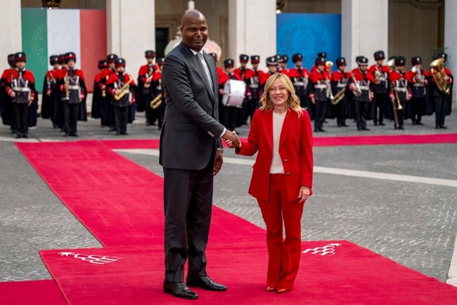 ΜΕΛΟΝΙ ΚΑΙ ΠΡΟΕΔΡΟΣ ΜΟΖΑΜΒΙΚΗΣ