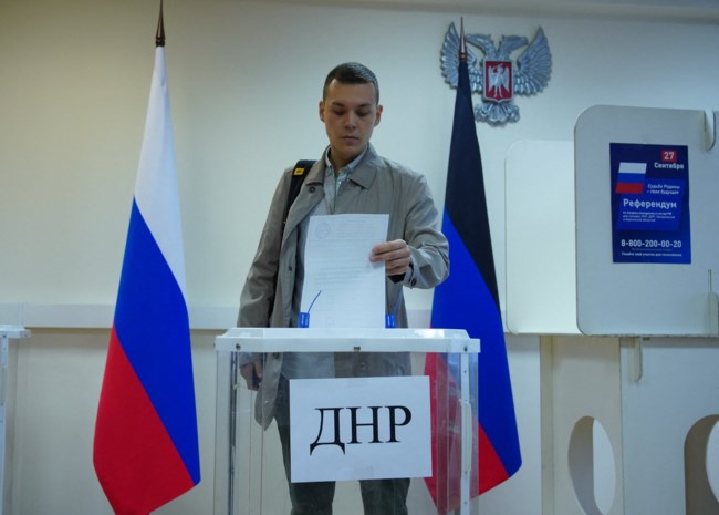 Ουκρανία: Υπό την απειλή όπλων στις κάλπες για τα ρωσικά δημοψηφίσματα - Προελαύνουν τα στρατεύματα του Κιέβου